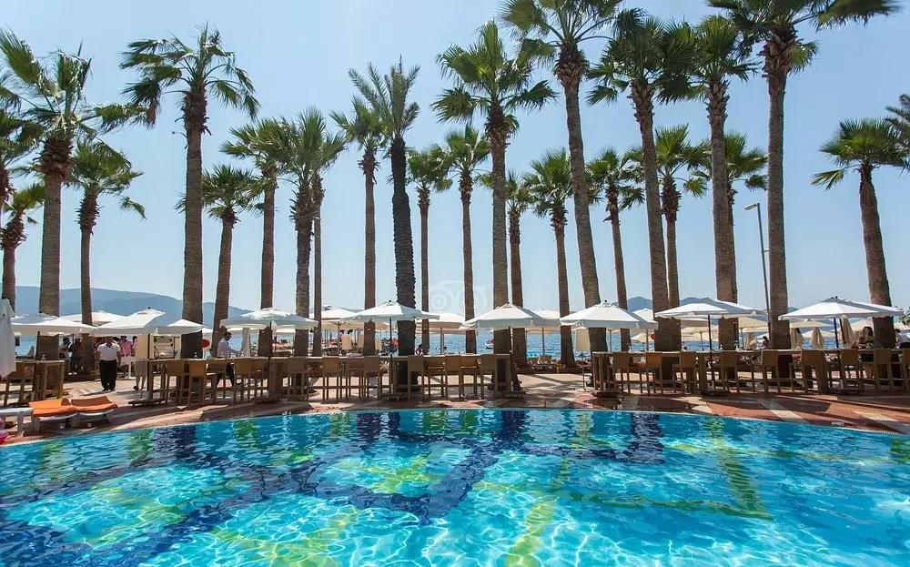 استخر روباز هتل الگانس اینترنشنال مارماریس